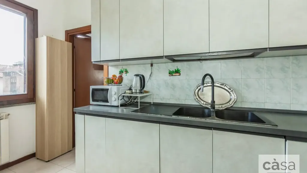 Cuisine - Semi-detached Apartment with Balcony in Malnate