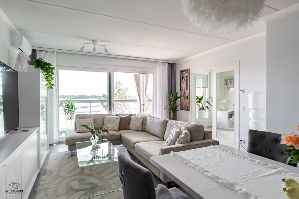 Soggiorno - Modern Apartment with Balcony in Halkoniemi