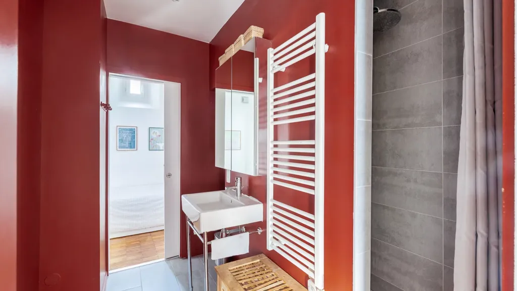 Bathrooms - Charming 4-Piece Parisian Flat with Courtyard View