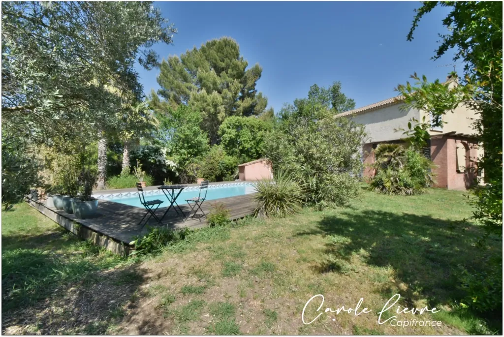 Piscine - Maison avec Piscine et Terrain de 2000 m²