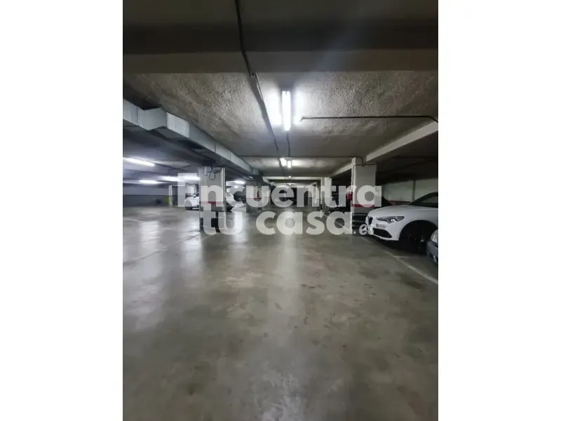 Garage - Apartment with Balcony in Miranda
