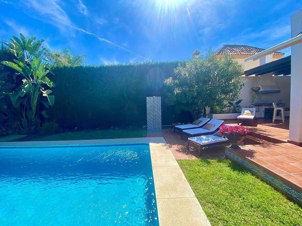Bassein - Chalet with Pool and Terrace in Casco Antiguo