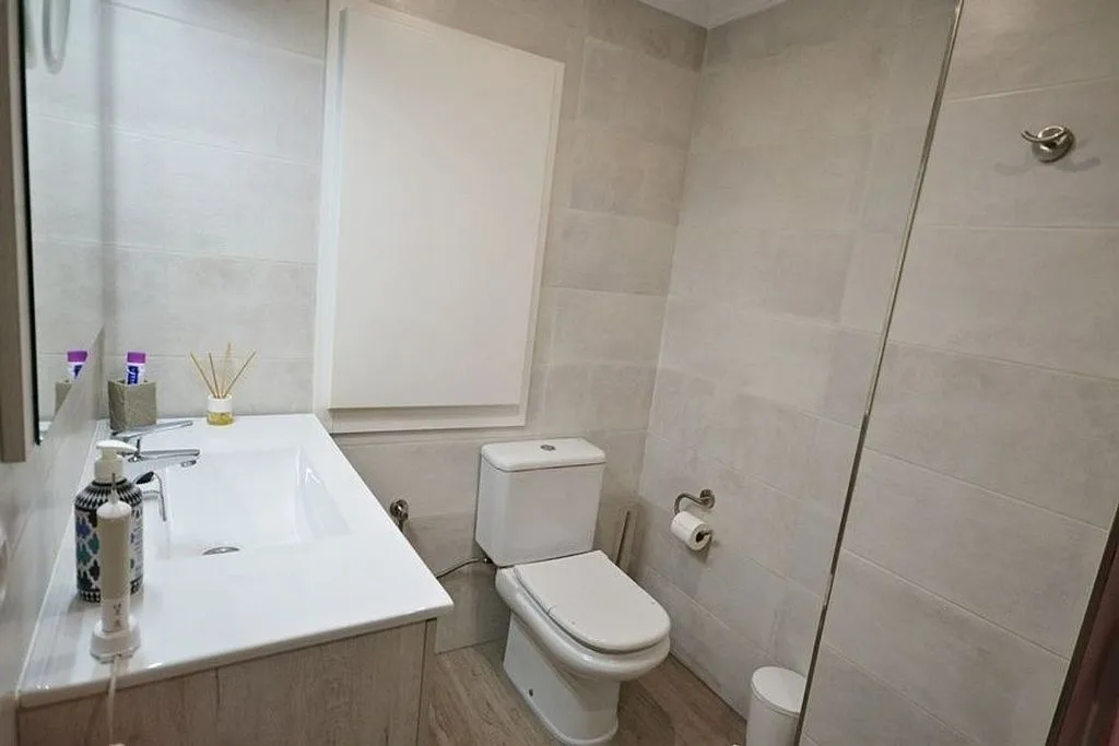 Bathrooms - Renovated Apartment with Balcony in Puerto Pollensa
