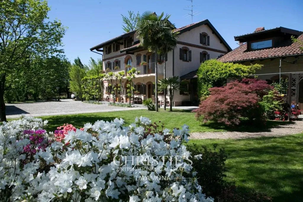Garden - Historic Villa with Pool in Oleggio, Piedmont