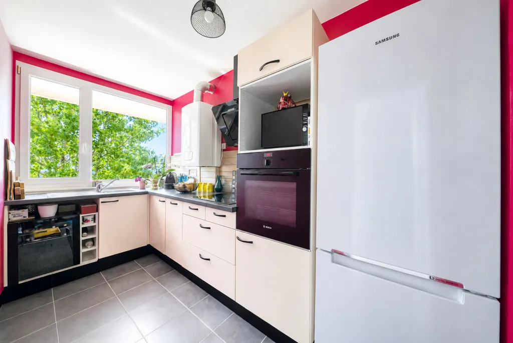 Cuisine - Appartement T5 avec Balcon à Jeanne d'Arc