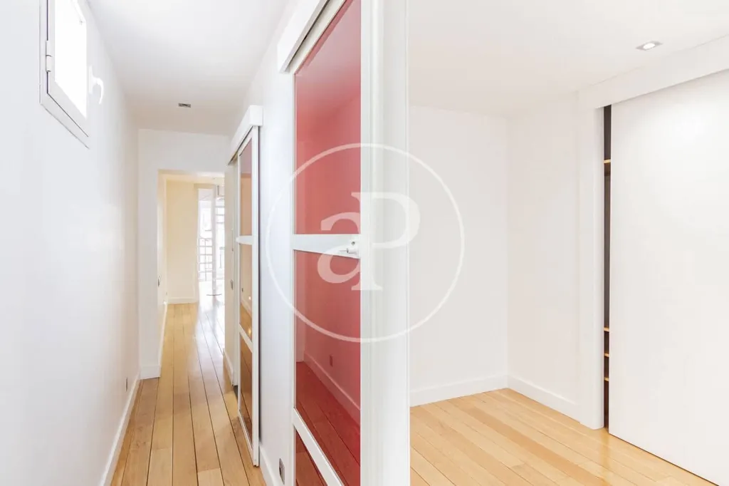 Hallway - Modern Apartment with Balcony Views in Madrid Centre