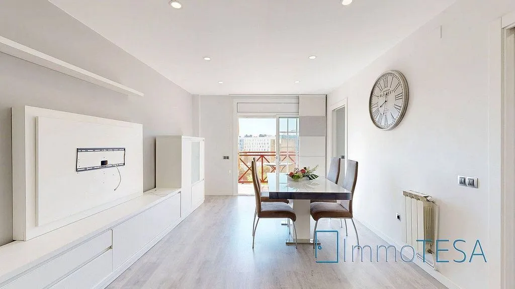 Salle à manger - Apartment with Balcony in Parc d’Europa