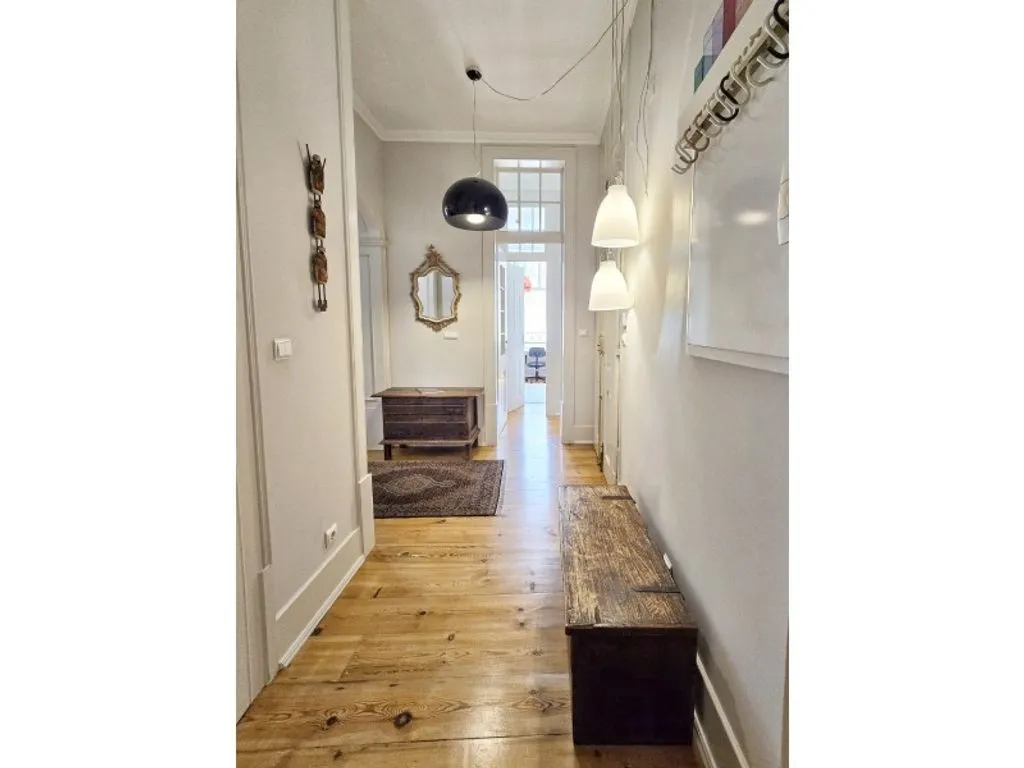 Entrée - Renovated Flat in Chiado, Lisbon