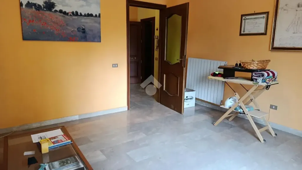 Esik - Three-bedroom Apartment with Balcony in Alatri