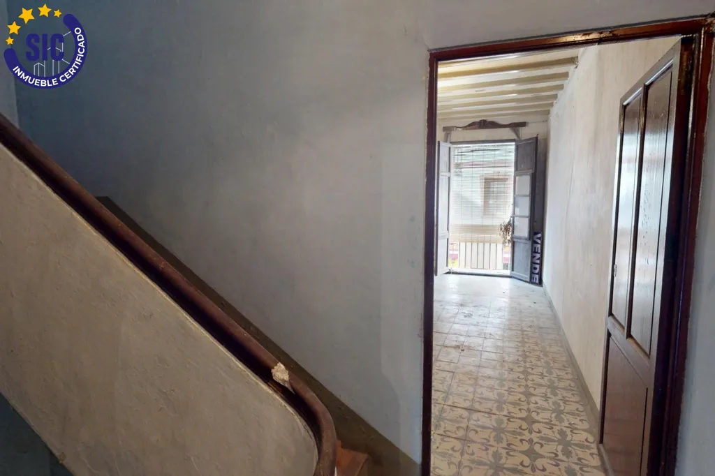 Pièces - Three-Storey House for Restoration in Castellón Centre