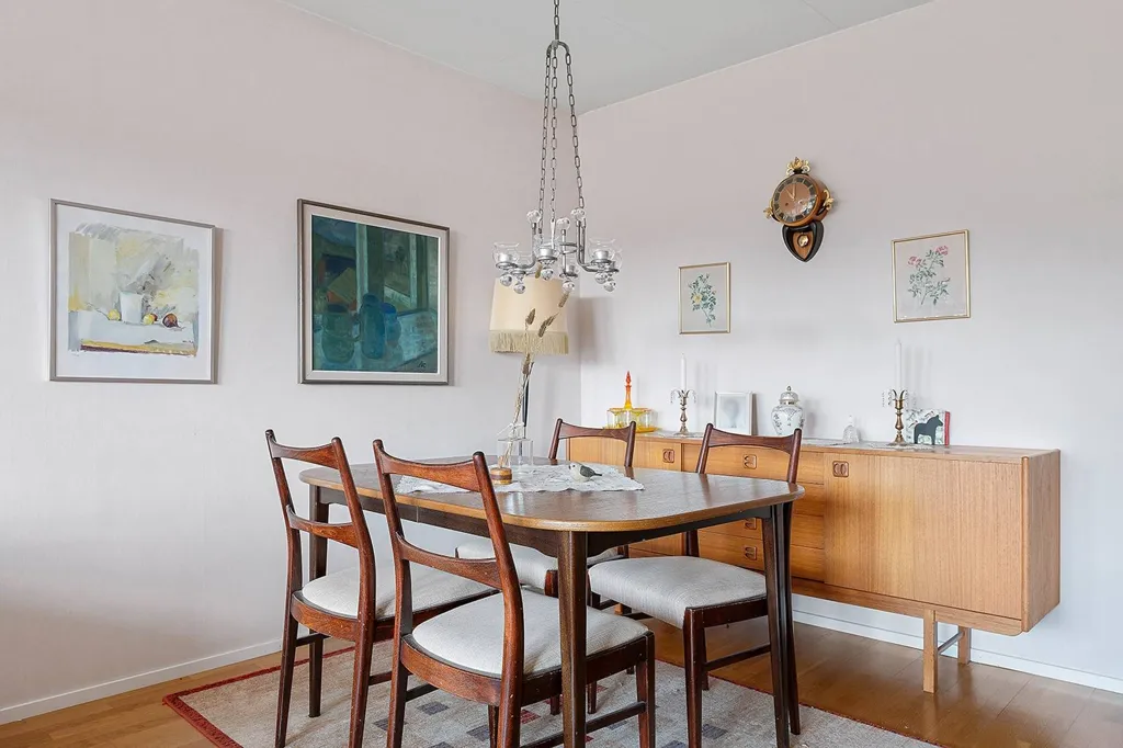 Salle à manger - Apartment with Balcony in Central Gisle