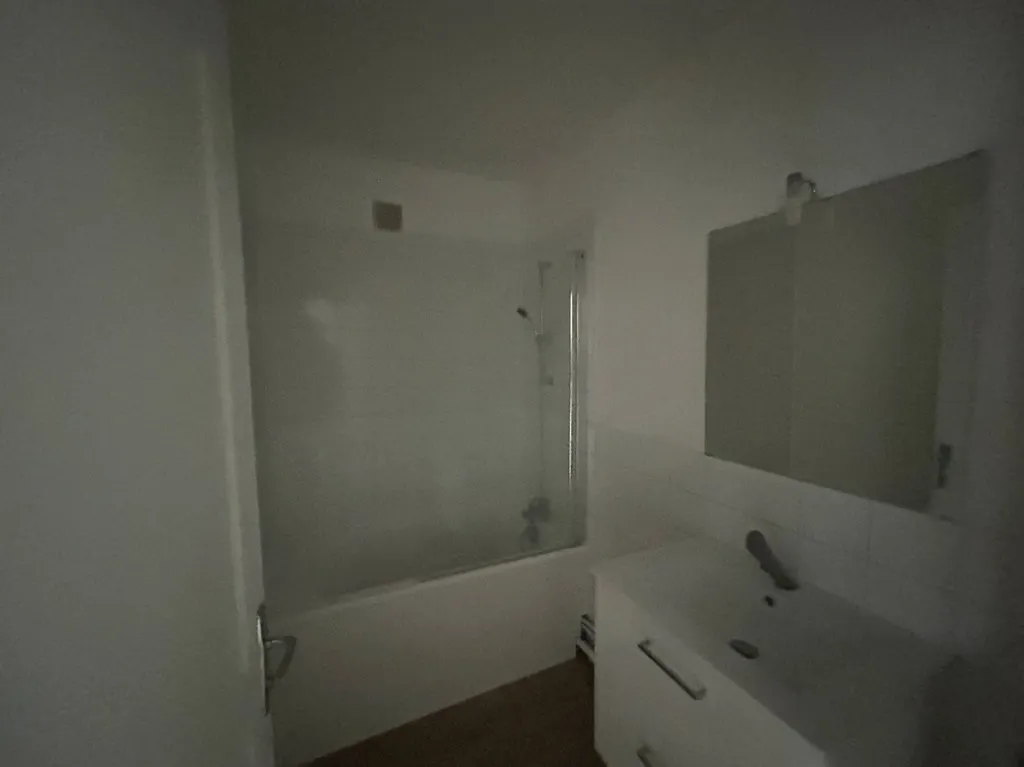 Vannitoad - 3-Bed Apartment with Garden in Palaiseau