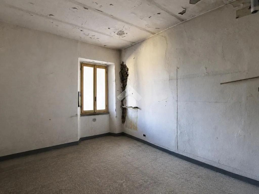 Rooms - Rustic Property for Renovation in Garbagnate Monastero