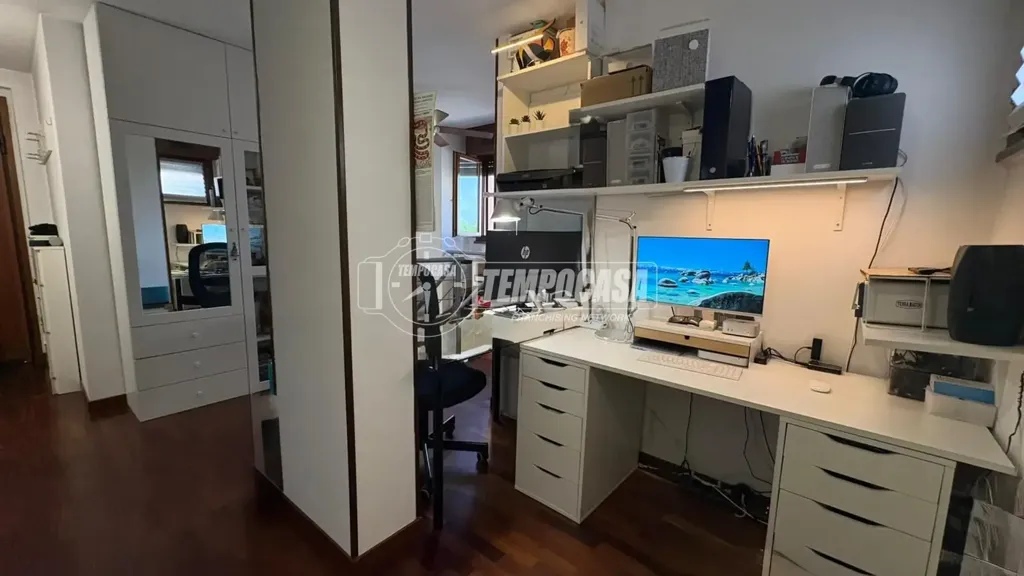 Kabinet - Modernised Three-Room Flat with Balcony in Milan