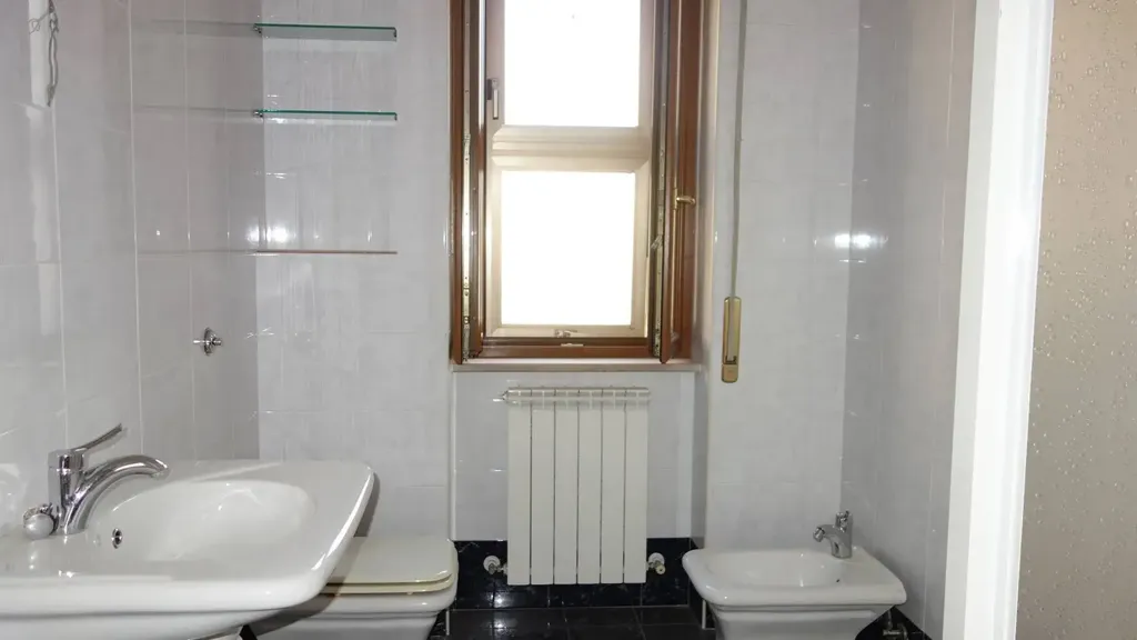 Salles de bain - Semi-detached House with Balcony in San Severo