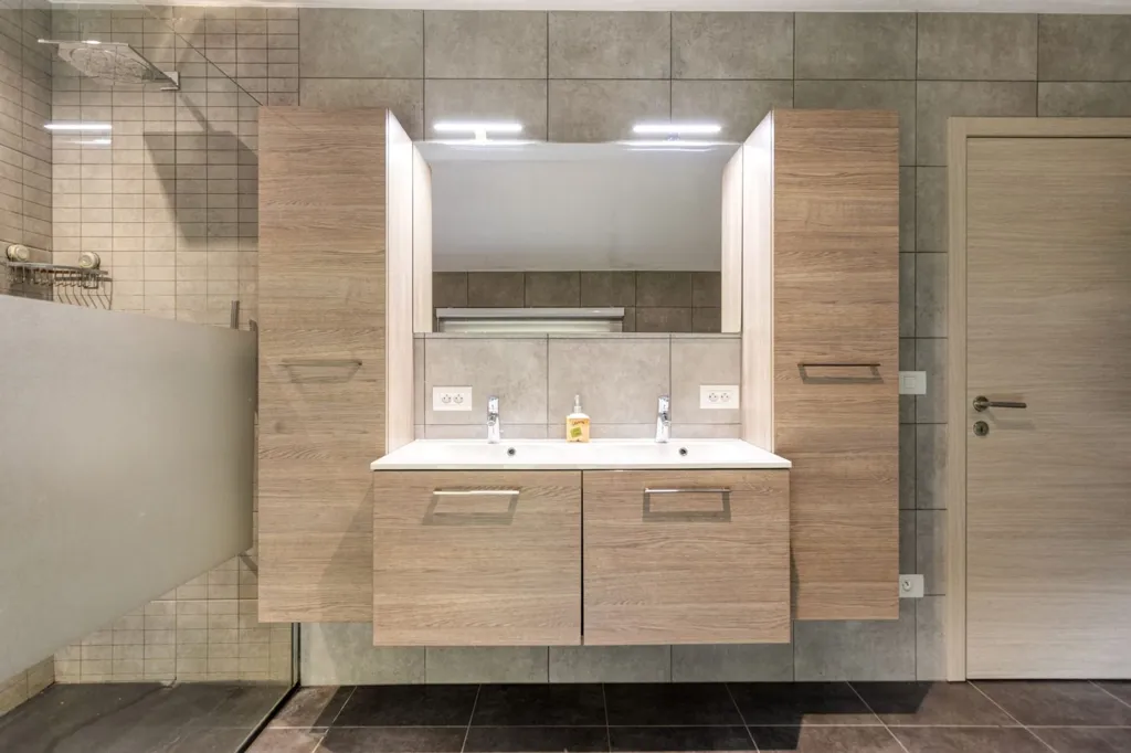 Salles de bain - Maison Récemment Construite avec Terrasse à Clabecq