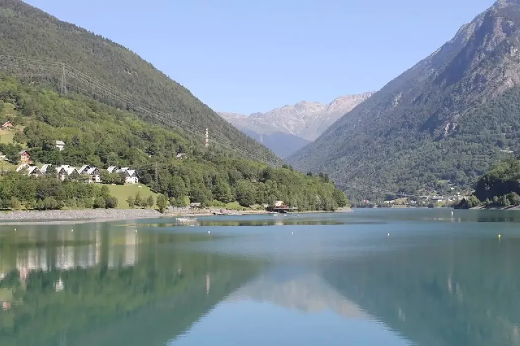 Terrain calme avec accès aux services à Allemond