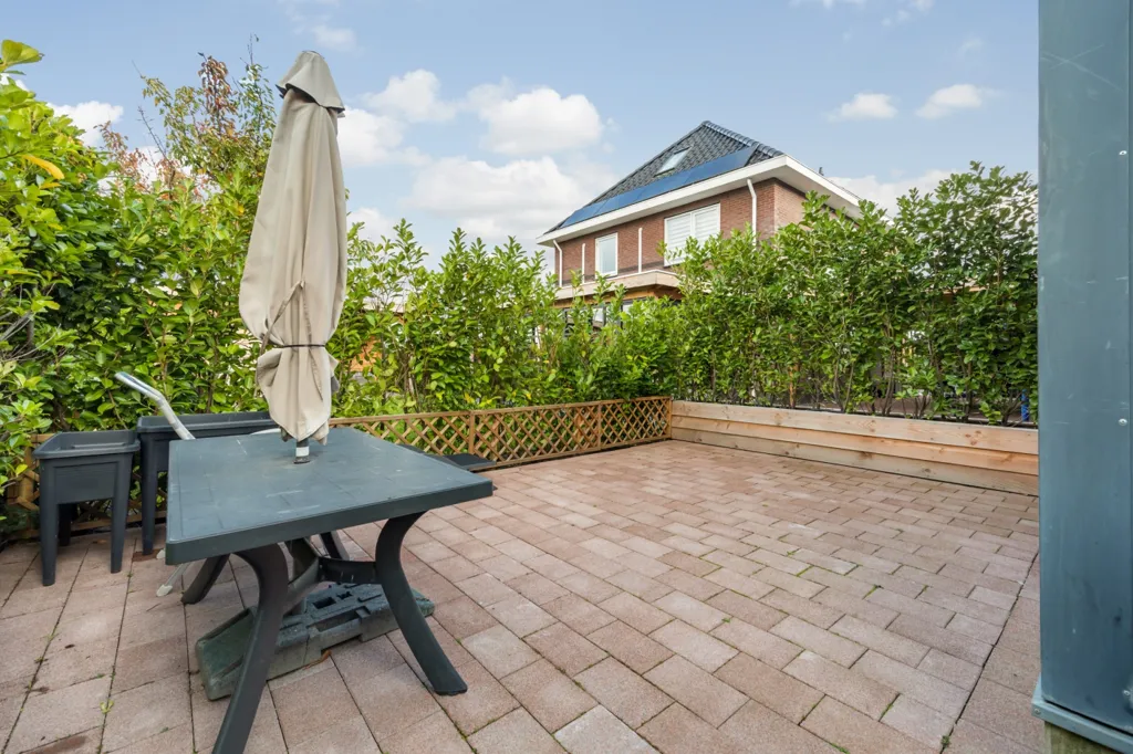 Terrass - Detached House with Business Hall in Breda