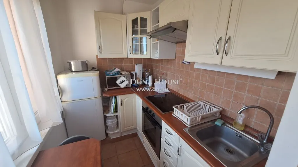 Kitchen - Apartment with Balcony in Székesfehérvár