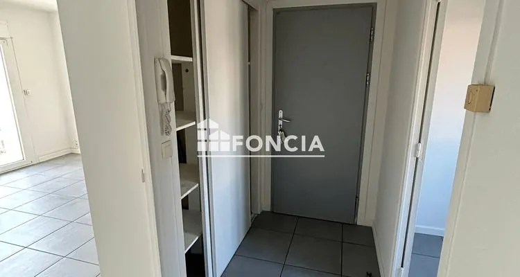 Entrée - Appartement 4 Pièces avec Balcon à Valence