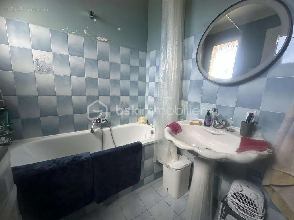 Bagni - Apartment Block with Parking in Saint Martin de Valgalgues