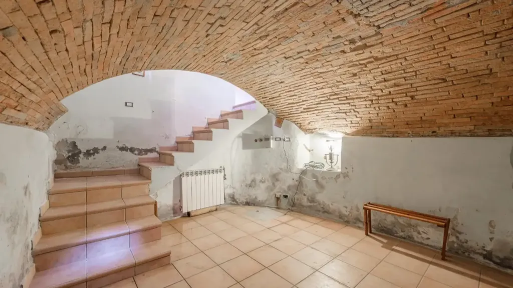 Pièces - Restored House with Private Courtyard in Modena