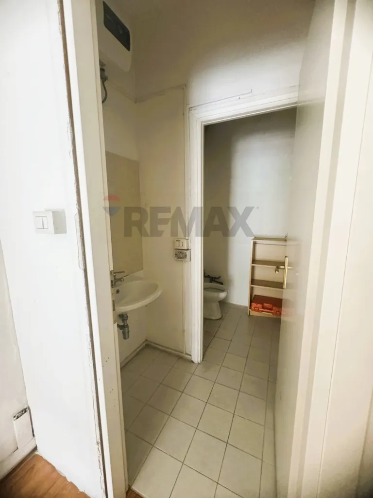 Bathrooms - Commercial Space with Vitrine in Ostia Ponente