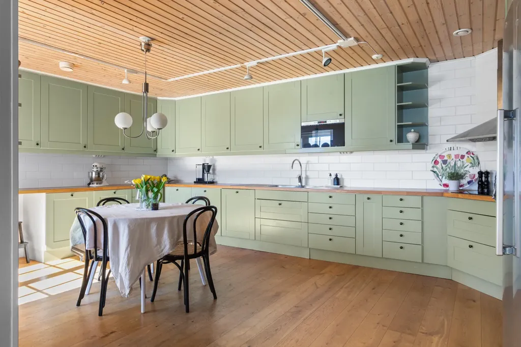 Köök - Spacious Villa with Trädgård in Västernorrland