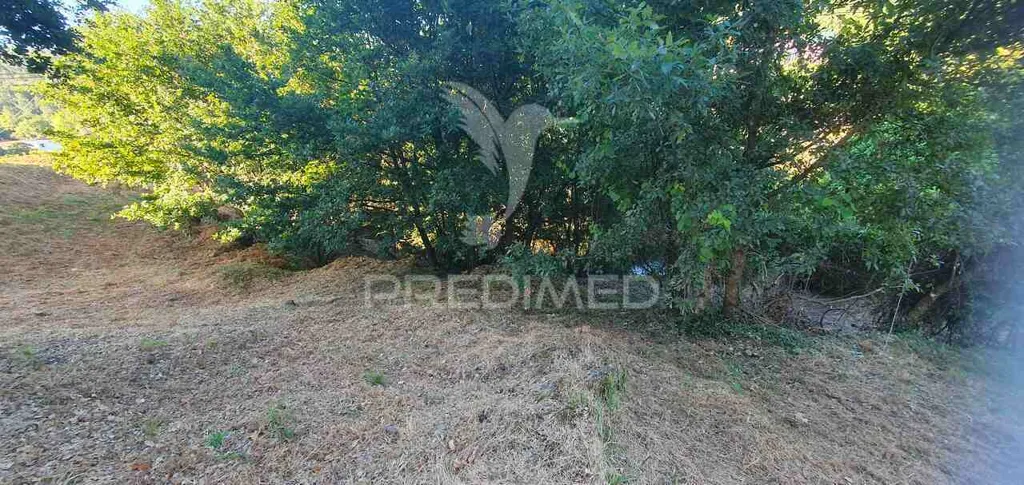 Aed - Urban Plot with River View in Lever