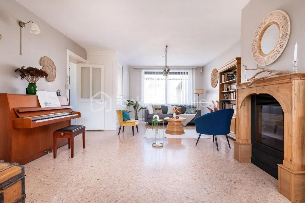 Living Room - Charming House with Garden in Dagneux