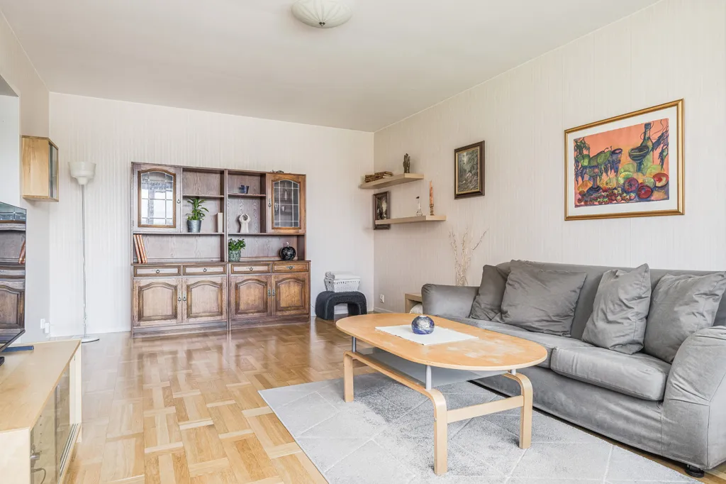 Elutuba - Apartment with Balcony in Selångerhus, Brf