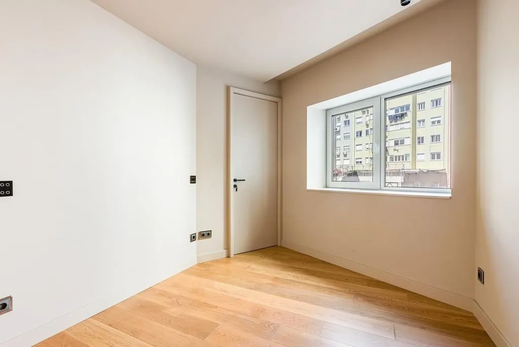Pièces - Luxury Flat with Elevator in Picoas, Lisbon