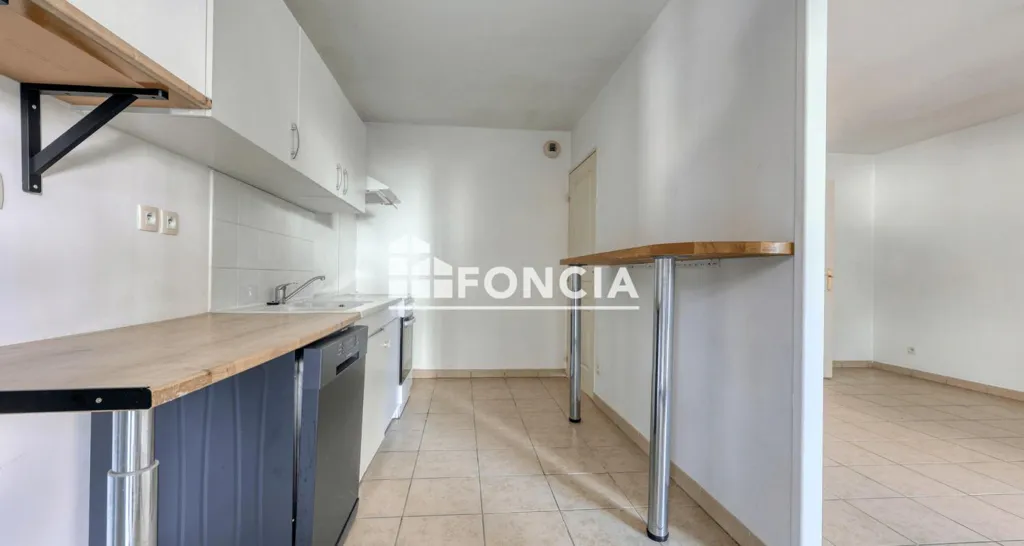 Köök - 2-Bedroom Flat with Terrace in Calm Setting