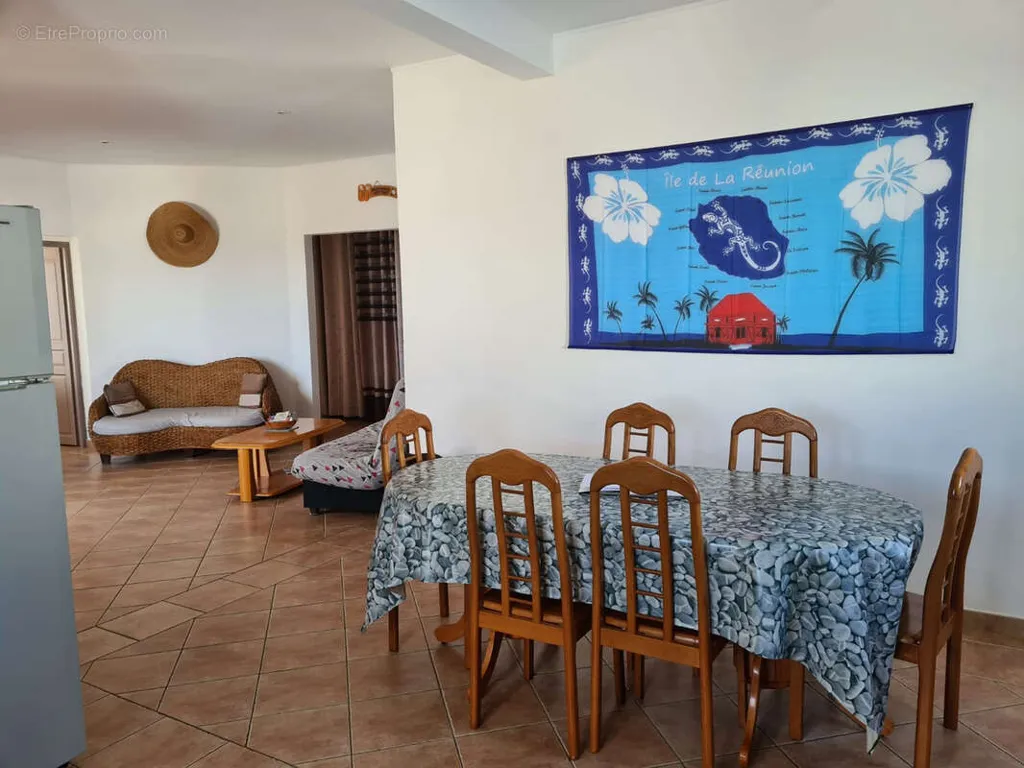 Salle à manger - Maison T6 avec Jardin et Terrasse à Saint-Joseph