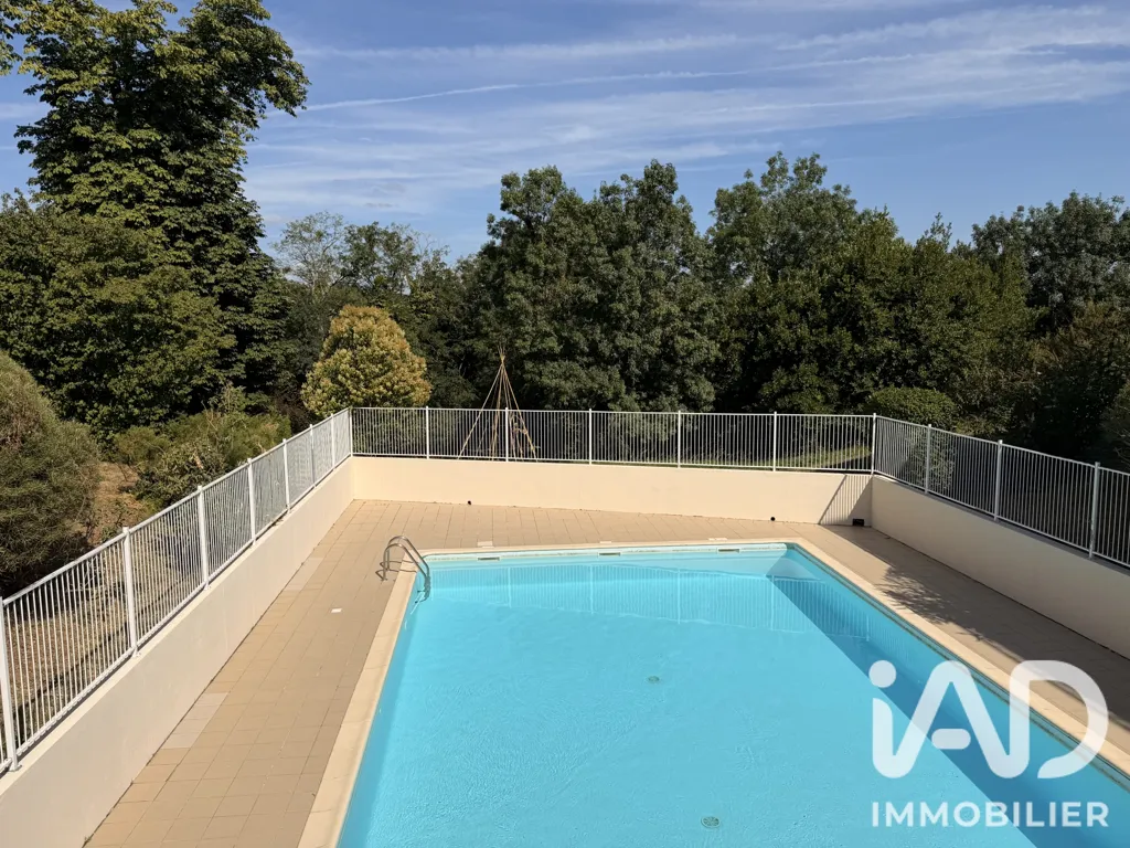 Piscine - Appartement Rénové avec Piscine à Cenon