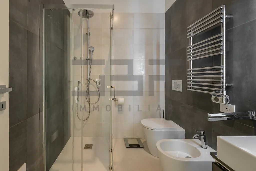 Salles de bain - Two-Bedroom Apartment with Panoramic View in Milan
