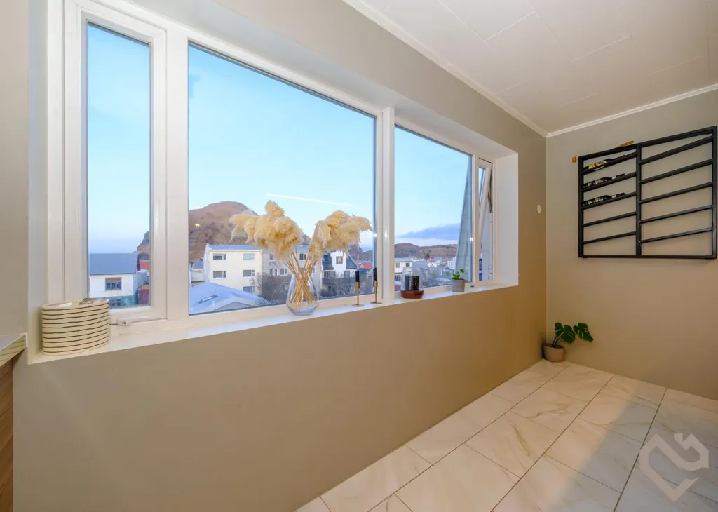 Balcone - Three-Storey House with Unique View in Vestmannaeyjar