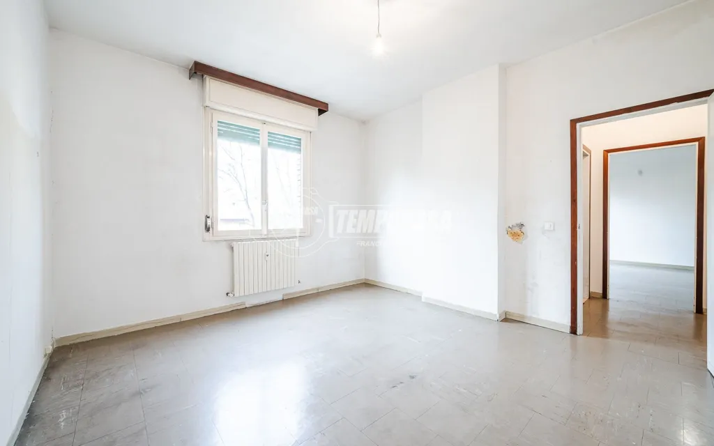 Toad - Two-Bedroom Apartment with Balconies in Modena