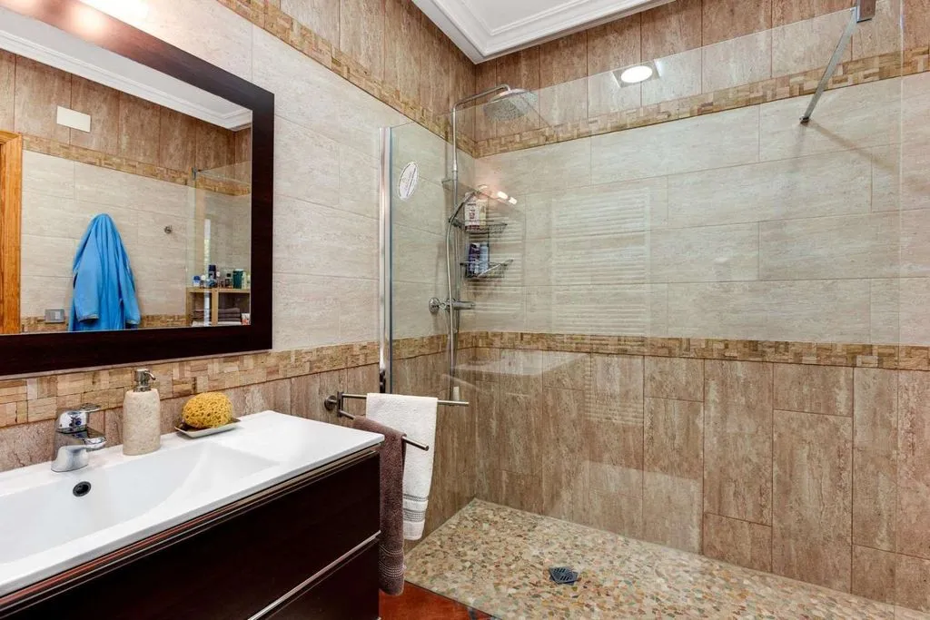 Bathrooms - Luxury Villa with Private Pool in San Luis, Torrevieja