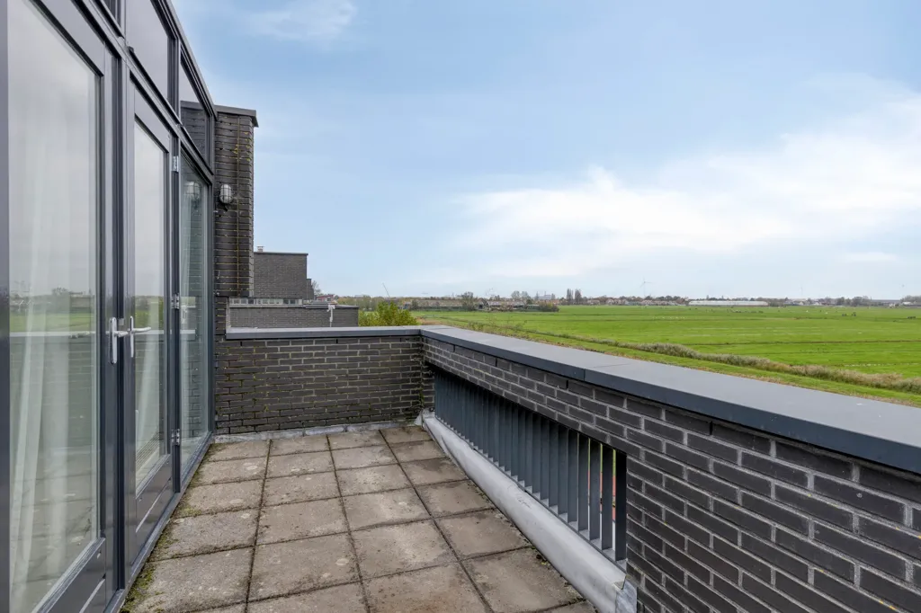 Balcon - Semi-Detached Villa with Waterfront View in Zaandam