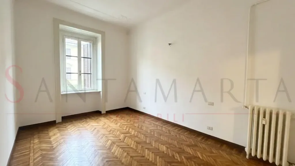 Toad - Rented Triplex with Parquet Floors in Milan