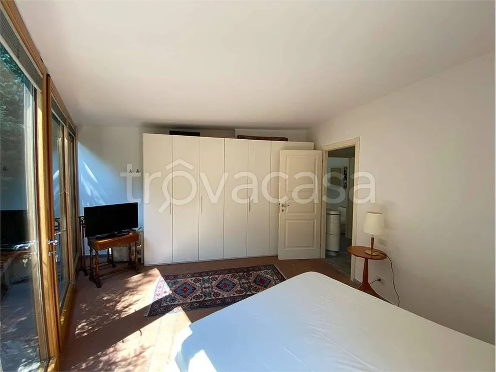 Camere da letto - Appartamento con vista lago e giardino a Faggeto Lario