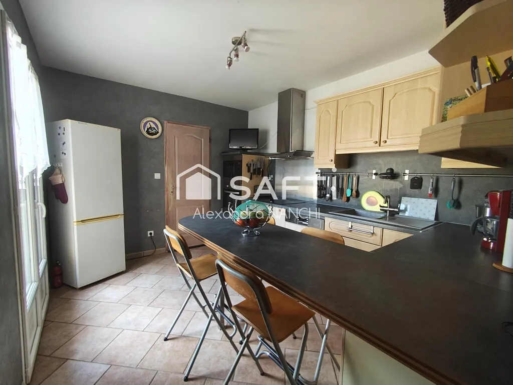 Köök - 5-Bedroom House with Pool in Saint-Vulbas