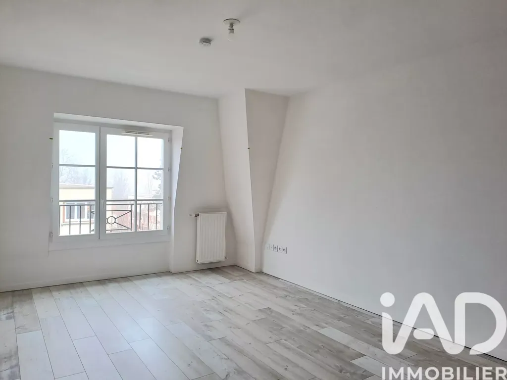 Stanze - 3-Bedroom Apartment with Parking in Chantilly Centre