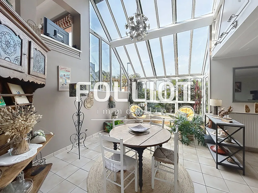 Sala da pranzo - Architect's House with Sea View in Granville
