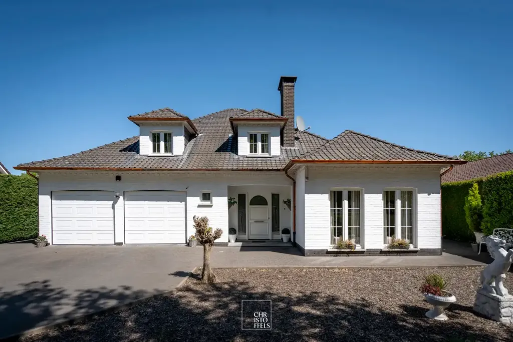 Extérieur - Villa Charmante avec Jardin Sécurisé dans un Cadre Boisé