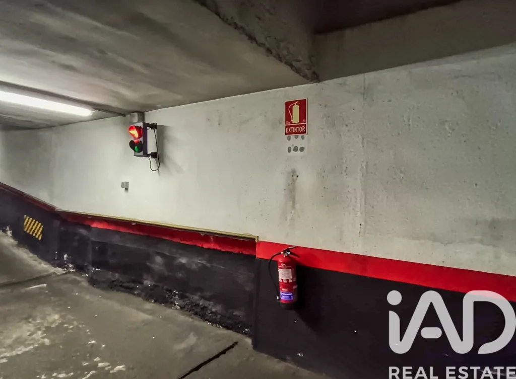 Garage - Secure Garage with Accessibility in Central Madrid