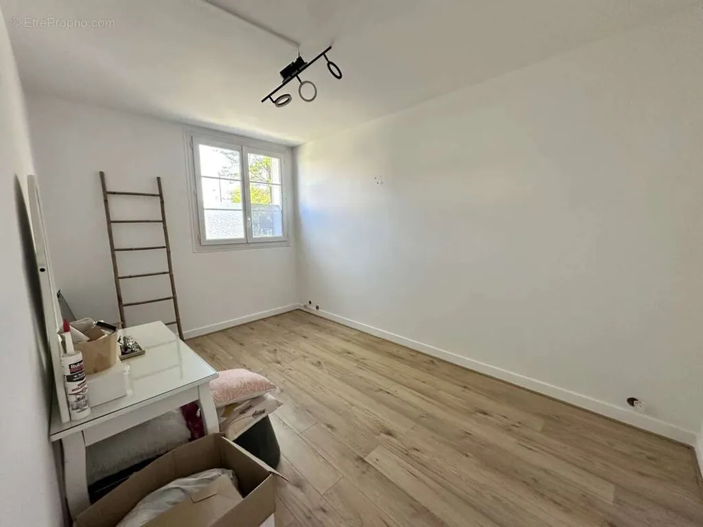 Pièces - Appartement Lumineux 4 Pièces à Colombes