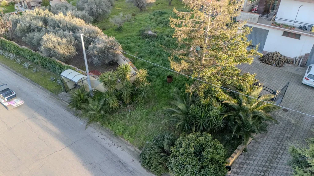 Vue aérienne - Buildable Plot with Access in Monteodorisio