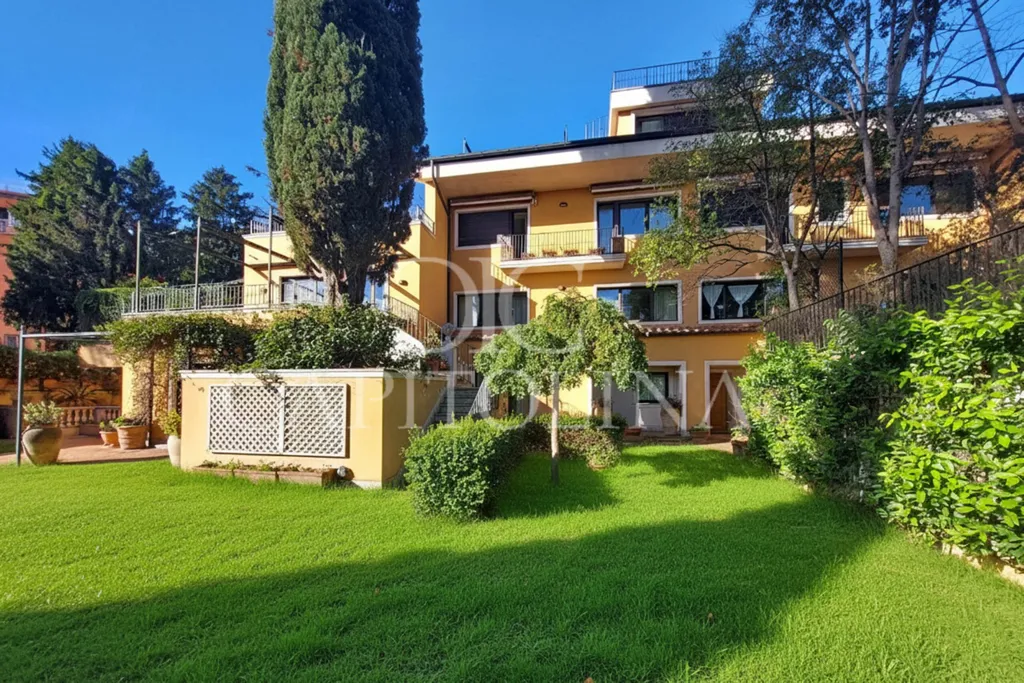 Giardino - Luxury Villa with Private Garden in Rome
